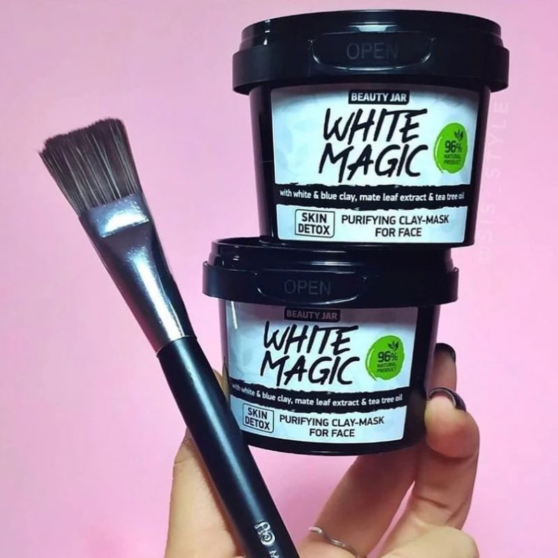Φυσική μάσκα προσώπου Beauty Jar White Magic με λευκό και μπλε άργιλο για αποτοξίνωση.