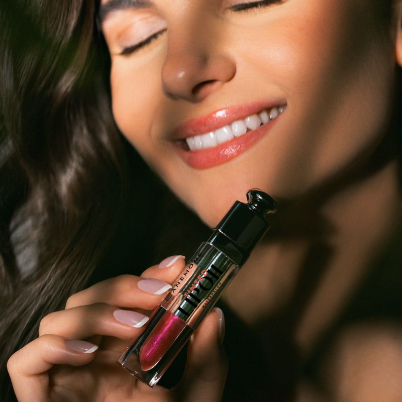 Anemone Lip Oil Καρπούζι με Volulip για ενυδάτωση, λάμψη και φυσική αύξηση όγκου στα χείλη.
