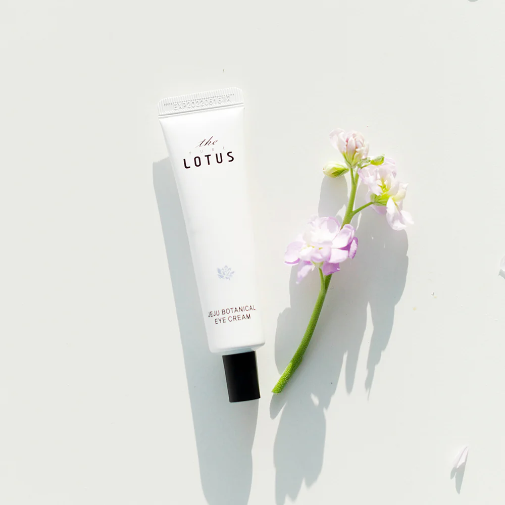 The Pure Lotus Jeju Botanical Eye Cream απαλή αντιγηραντική κρέμα ματιών με κεραμίδια και βοτανικά εκχυλίσματα Τζέτζου.