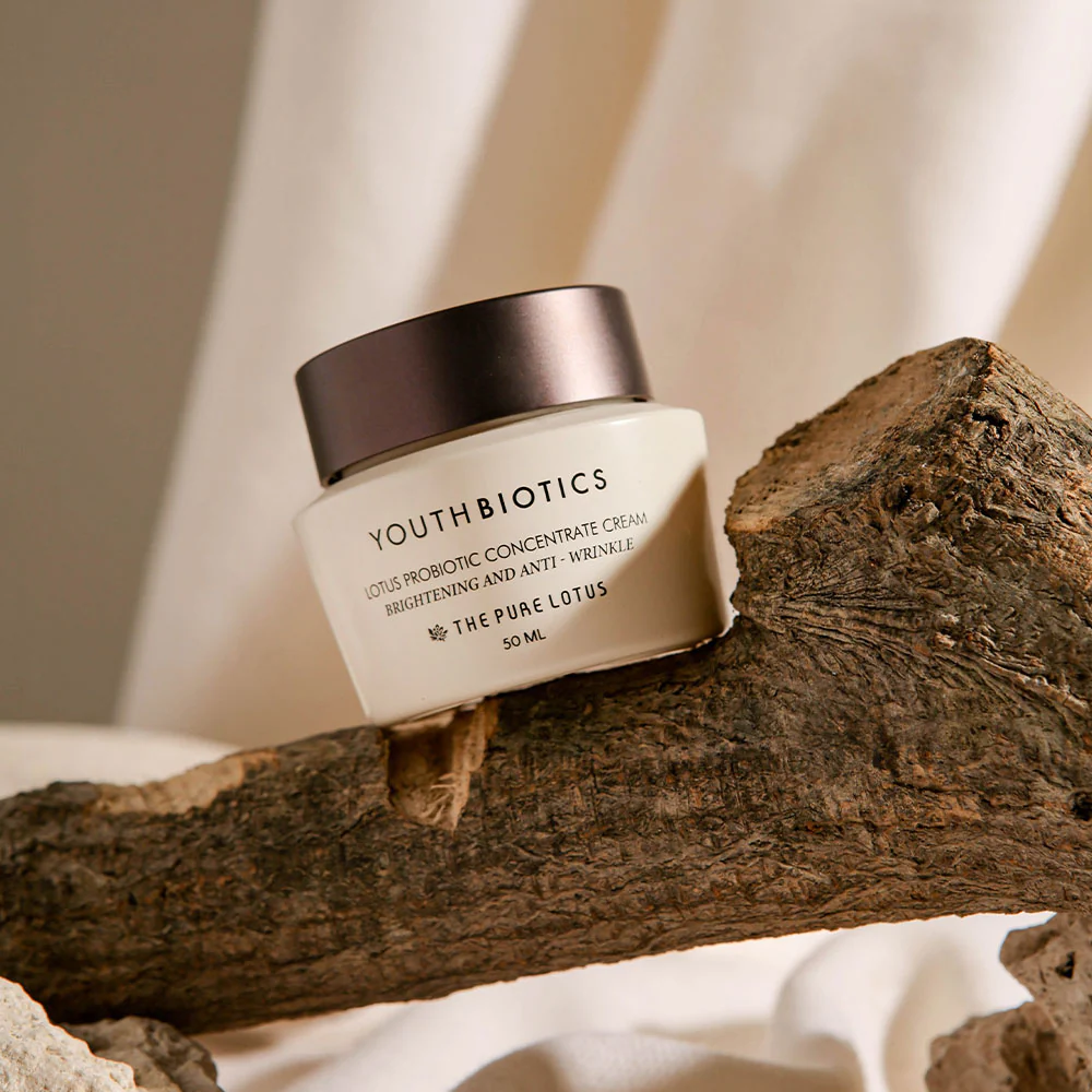 Youthbiotics Lotus Probiotic Concentrate Cream ενυδατική κρέμα προσώπου με ζυμωμένο νερό λωτού Τζέτζου και 8 προβιοτικά.