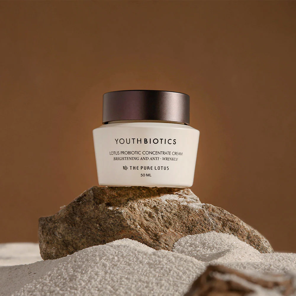 Youthbiotics Lotus Probiotic Concentrate Cream ενυδατική κρέμα προσώπου με ζυμωμένο νερό λωτού Τζέτζου και 8 προβιοτικά.