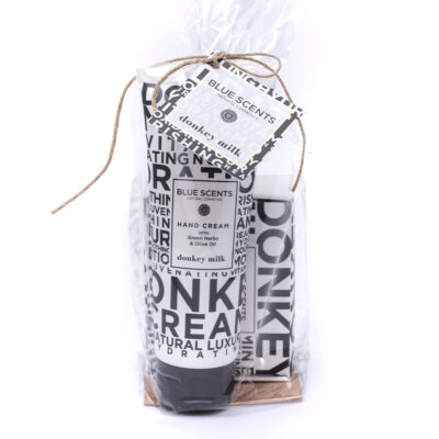 Blue Scents mini σετ περιποίησης σώματος Donkey Milk με προϊόντα βασισμένα στο γάλα γαϊδάρας για εντατική ενυδάτωση, θρέψη και απαλότητα της επιδερμίδας.