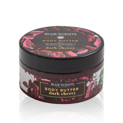 Blue Scents Βούτυρο Σώματος Dark Cherry 200ml, μια κρέμα βαθιάς ενυδάτωσης με το έντονο και απολαυστικό άρωμα του μαύρου κερασιού, που προσφέρει θρέψη και απαλότητα στην επιδερμίδα.