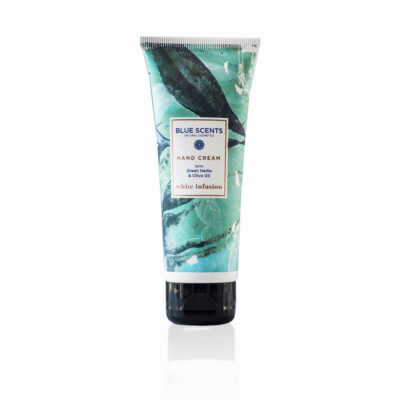 Blue Scents Κρέμα Χεριών White Infusion 75ml, μια ενυδατική κρέμα με εκλεπτυσμένο και καθαρό άρωμα, που προσφέρει άμεση ενυδάτωση και απαλότητα στα χέρια, απορροφούμενη γρήγορα χωρίς να αφήνει ίχνη λιπαρότητας.