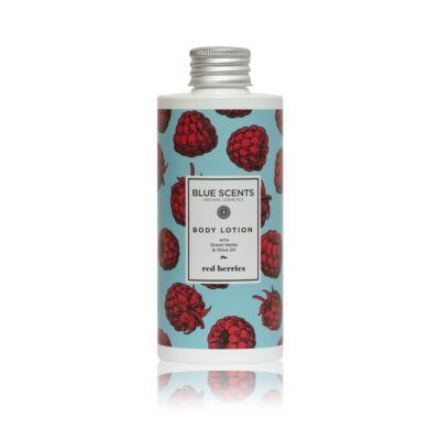 Blue Scents Γαλάκτωμα Σώματος Red Berries 300ml, μια ενυδατική λοσιόν με το δροσερό και φρουτώδες άρωμα κόκκινων φρούτων, που προσφέρει ανάλαφρη ενυδάτωση και αφήνει την επιδερμίδα απαλή και διακριτικά αρωματισμένη.
