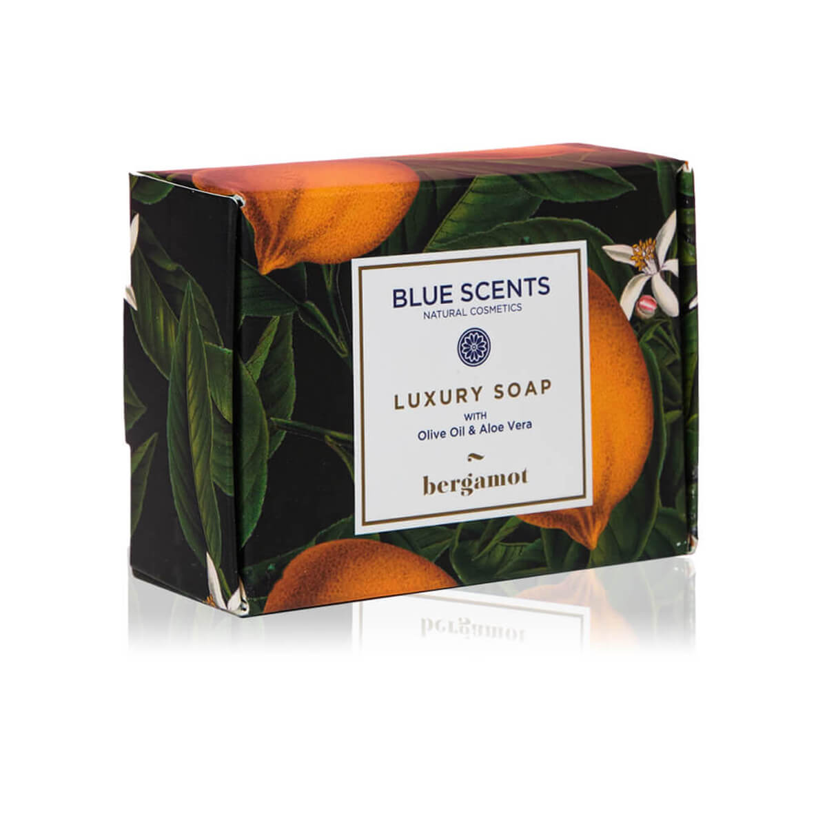 Blue Scents σαπούνι Bergamot 135gr, ένα χειροποίητο σαπούνι φυτικής βάσης με το δροσερό και τονωτικό άρωμα του περγαμόντου, που προσφέρει μια αναζωογονητική εμπειρία καθαρισμού, αφήνοντας την επιδερμίδα καθαρή, ανανεωμένη και διακριτικά αρωματισμένη με εσπεριδοειδείς νότες.
