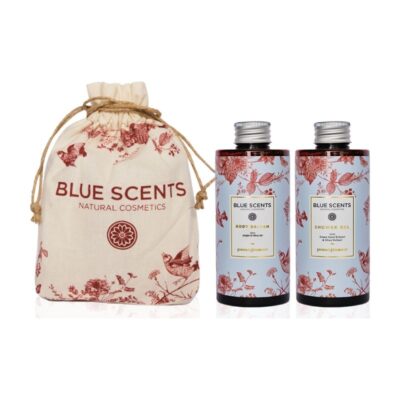 Σετ δώρου περιποίησης σώματος Blue Scents Gift Set Pomegranate με αφρόλουτρο, γαλάκτωμα σώματος και αρωματικό σαπούνι με εκχύλισμα ροδιού.